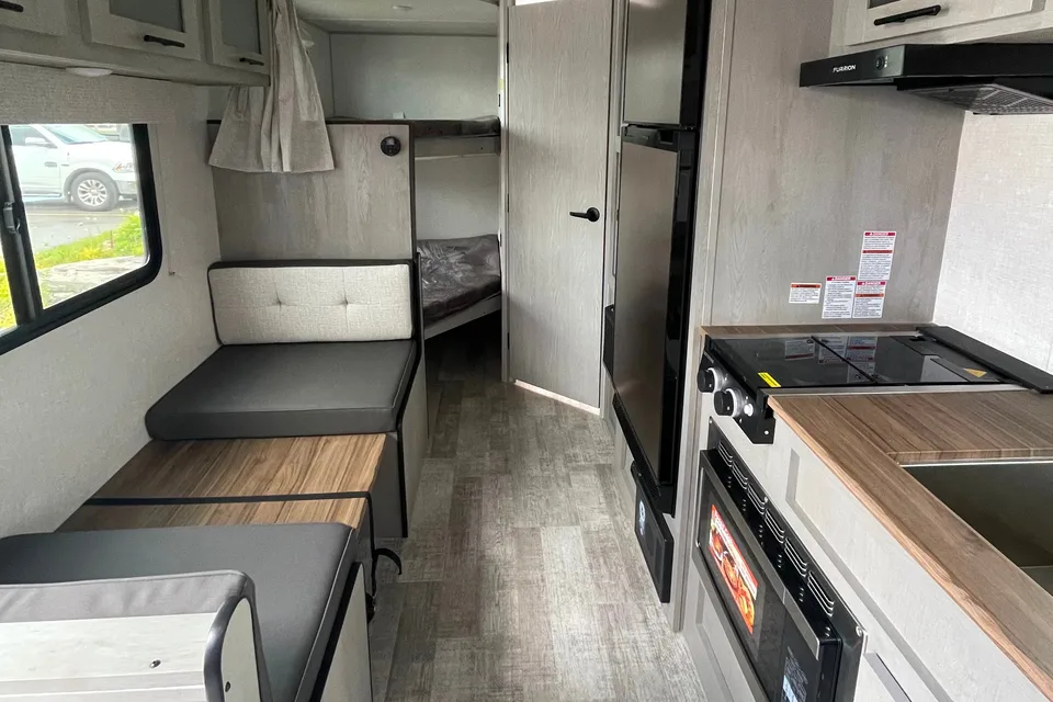 Matt & Sam’s Ibex 19BHEO Travel Trailer