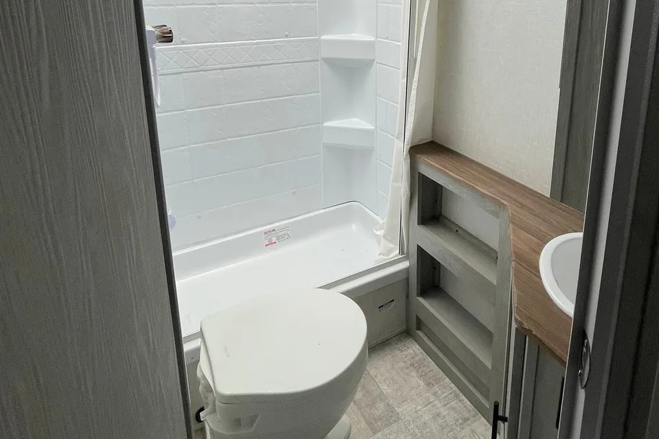 Matt & Sam’s Ibex 19BHEO Travel Trailer