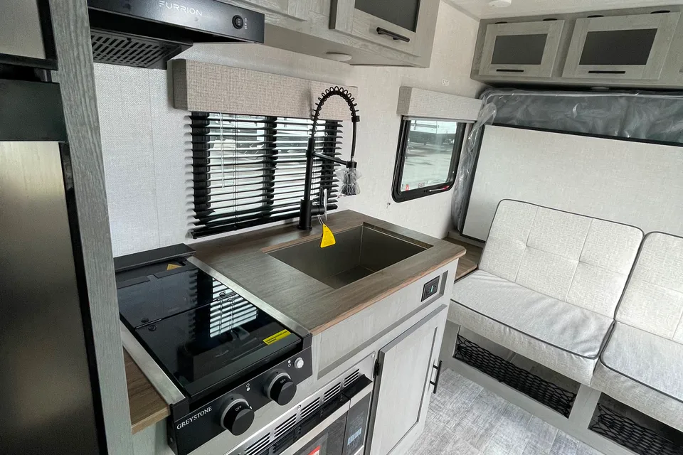 Matt & Sam’s Ibex 19BHEO Travel Trailer