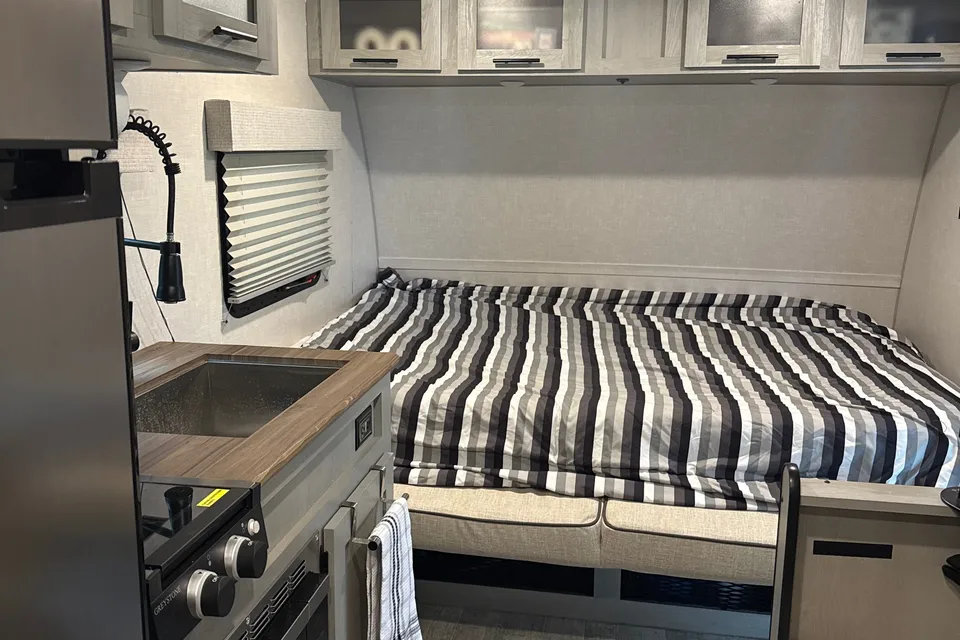 Matt & Sam’s Ibex 19BHEO Travel Trailer