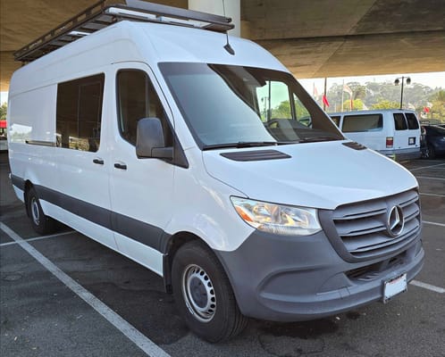 Leon's Mercedes-Benz Sprinter Class B