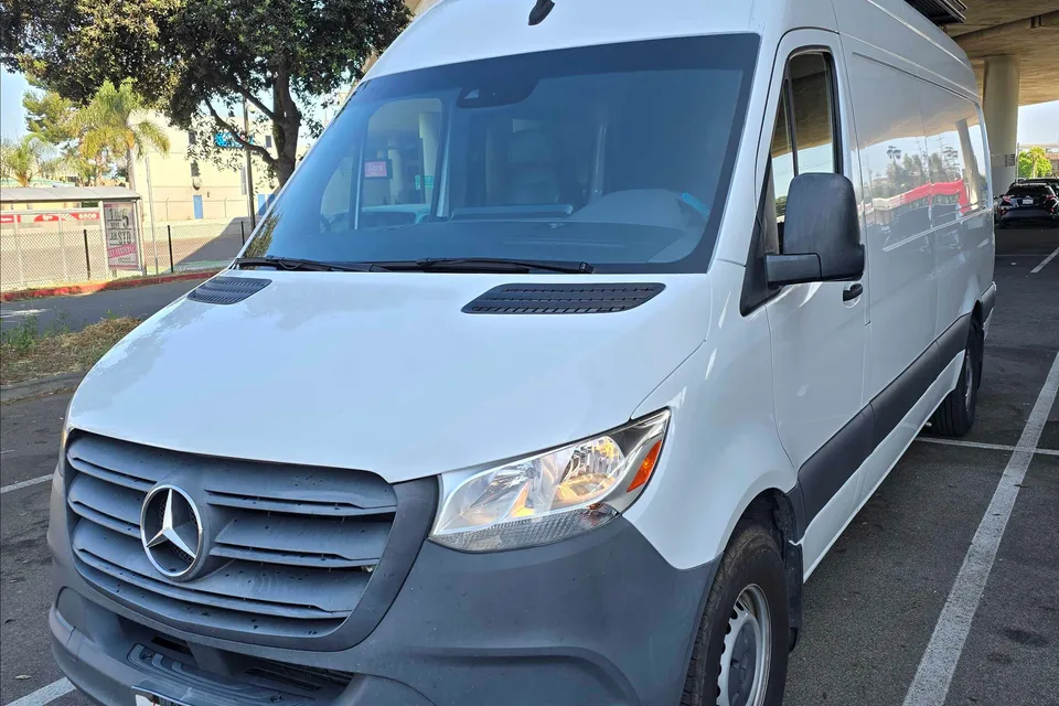 Leon's Mercedes-Benz Sprinter Class B