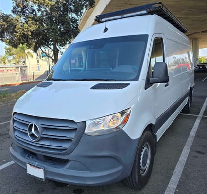 Leon's Mercedes-Benz Sprinter Class B