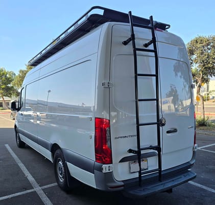 Leon's Mercedes-Benz Sprinter Class B