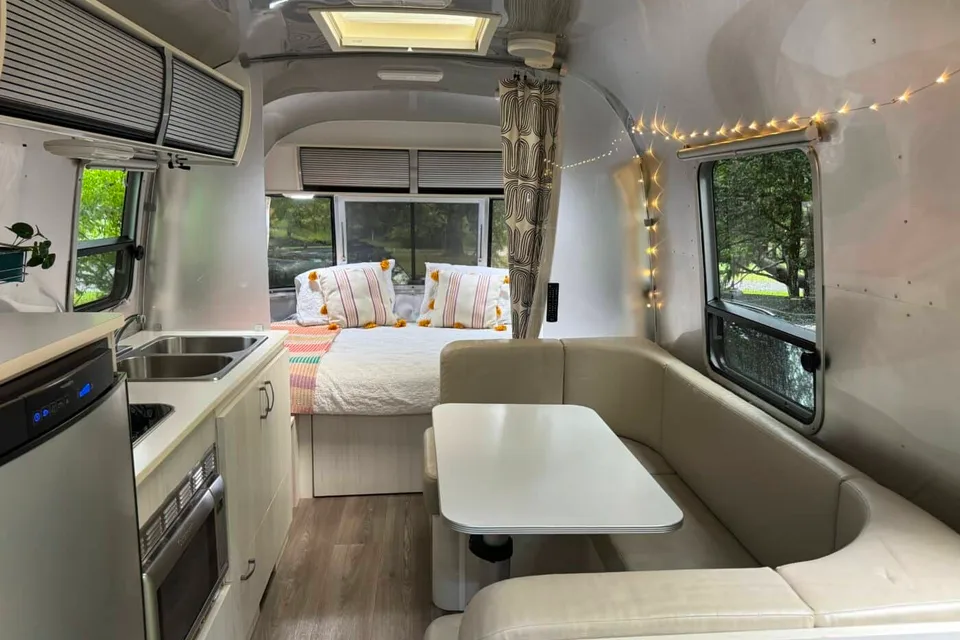 Magnolia 4 Airstream 22ft Bambi Sport **FULLY LOADED**