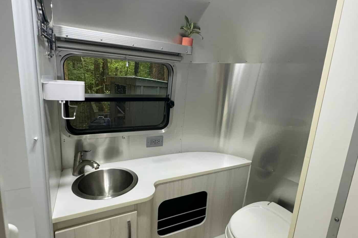Magnolia 4 Airstream 22ft Bambi Sport **FULLY LOADED**