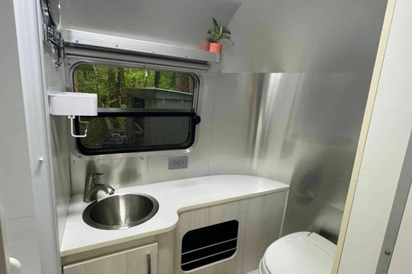 Magnolia 4 Airstream 22ft Bambi Sport **FULLY LOADED**