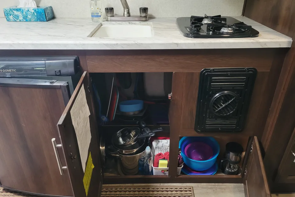 Eric & Kaitlyn's Jay Flight Baja Travel Trailer