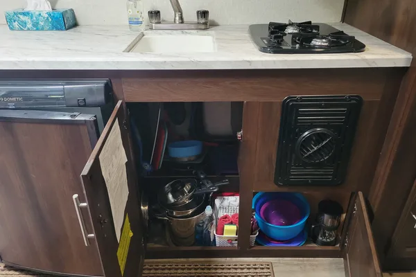 Eric & Kaitlyn's Jay Flight Baja Travel Trailer
