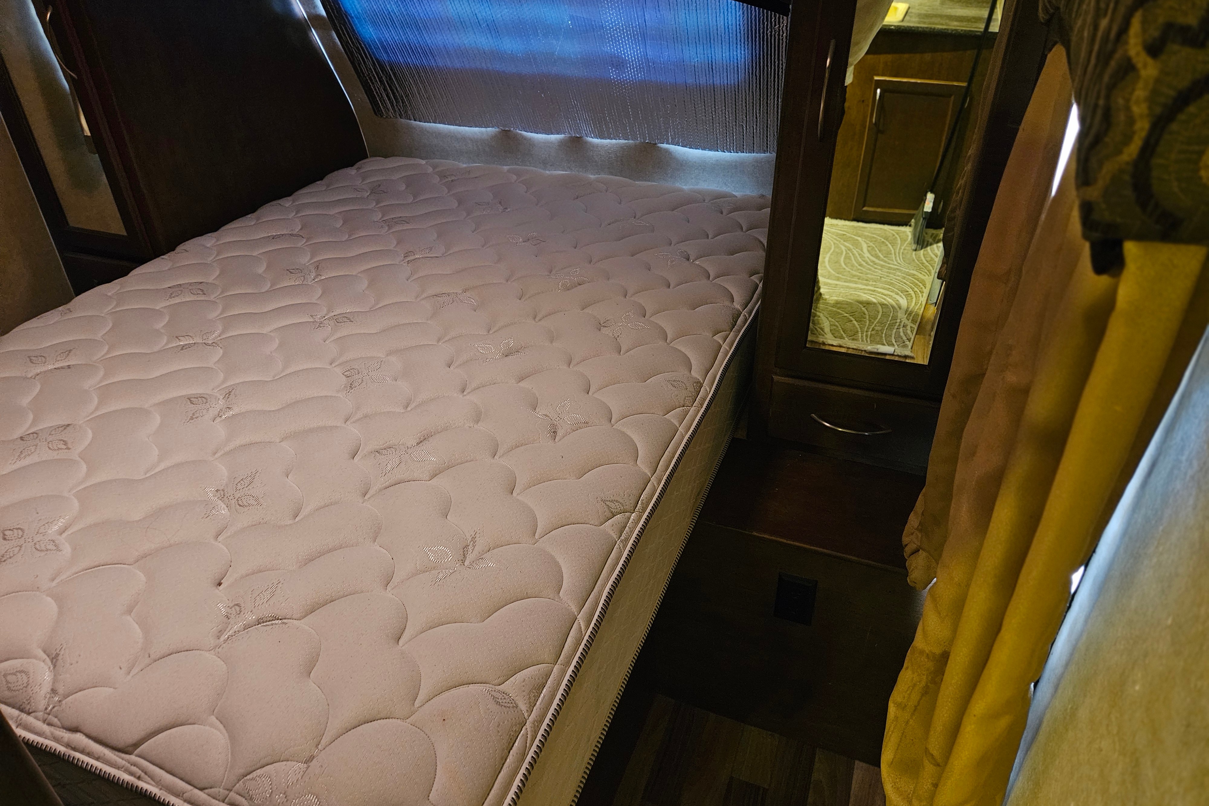 Benett's Pacific Coachworks Sea breeze Travel Trailer