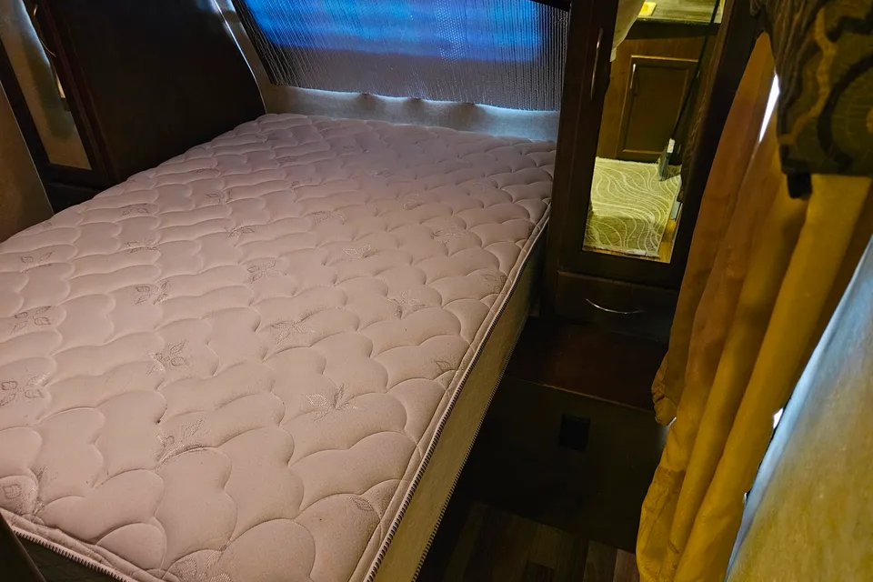 Benett's Pacific Coachworks Sea breeze Travel Trailer