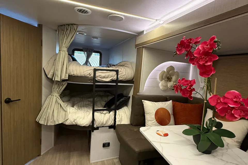 2026 Salem, Bunkhouse, Sleeps 8, $500 Deposit, Bed Linens included