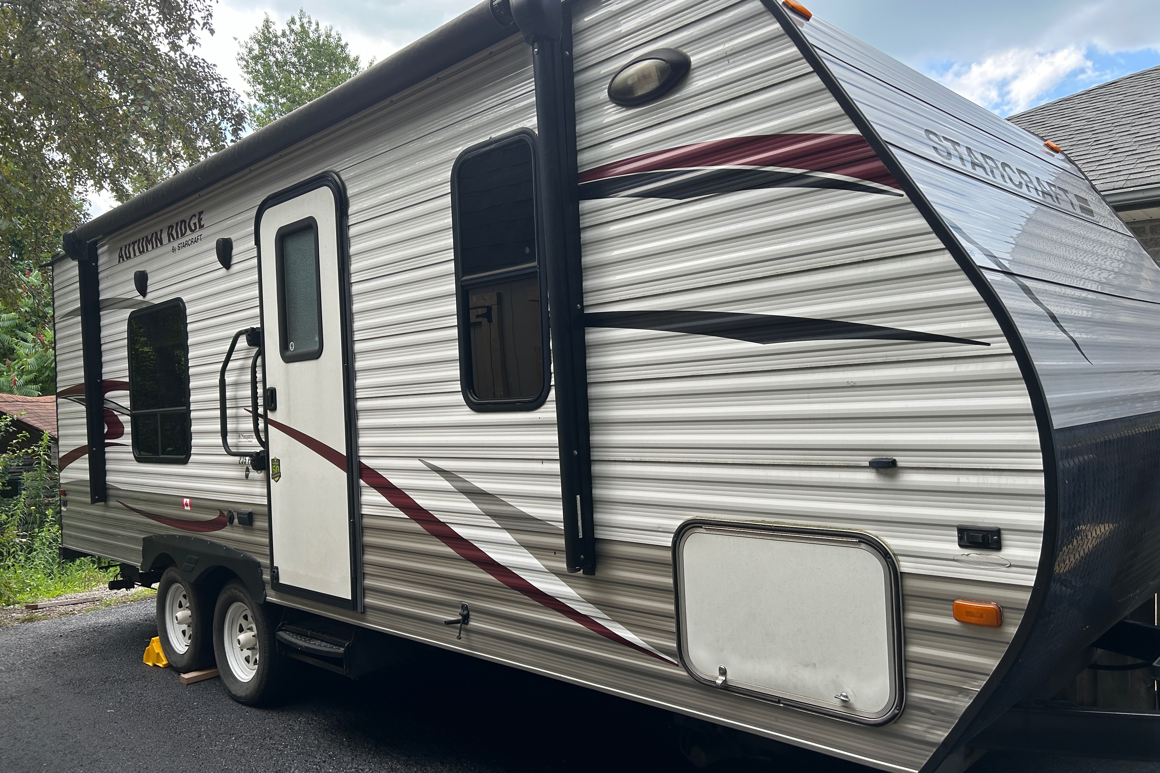 Jodi and Jerry’s Starcraft Autumn Ridge 24ft Travel Trailer