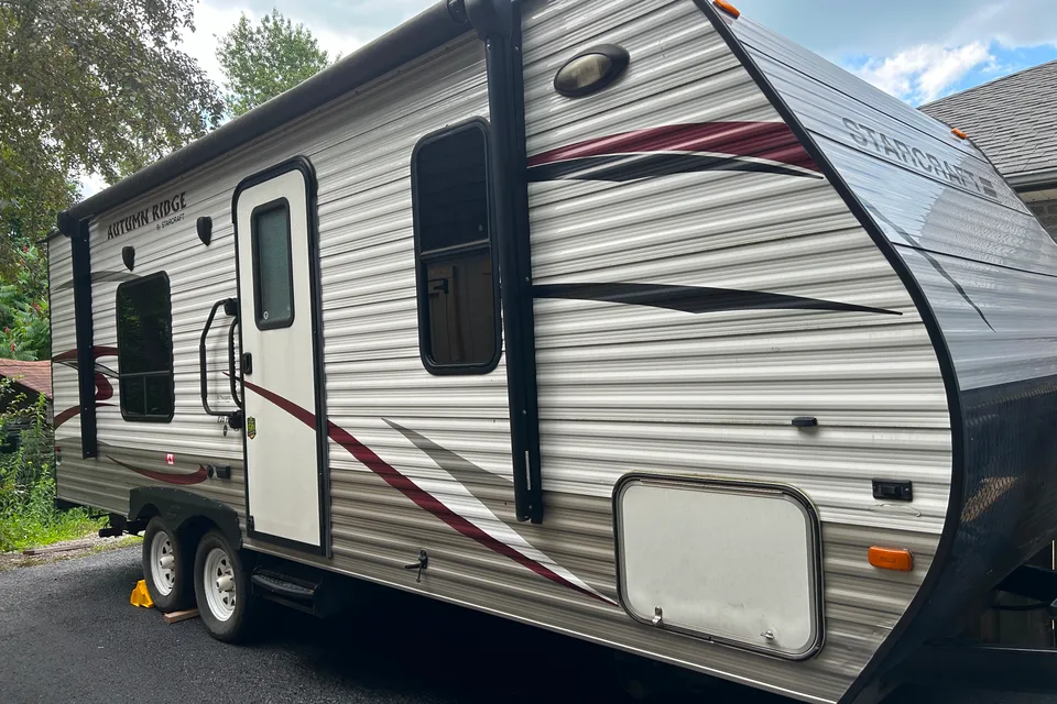 Jodi and Jerry’s Starcraft Autumn Ridge 24ft Travel Trailer