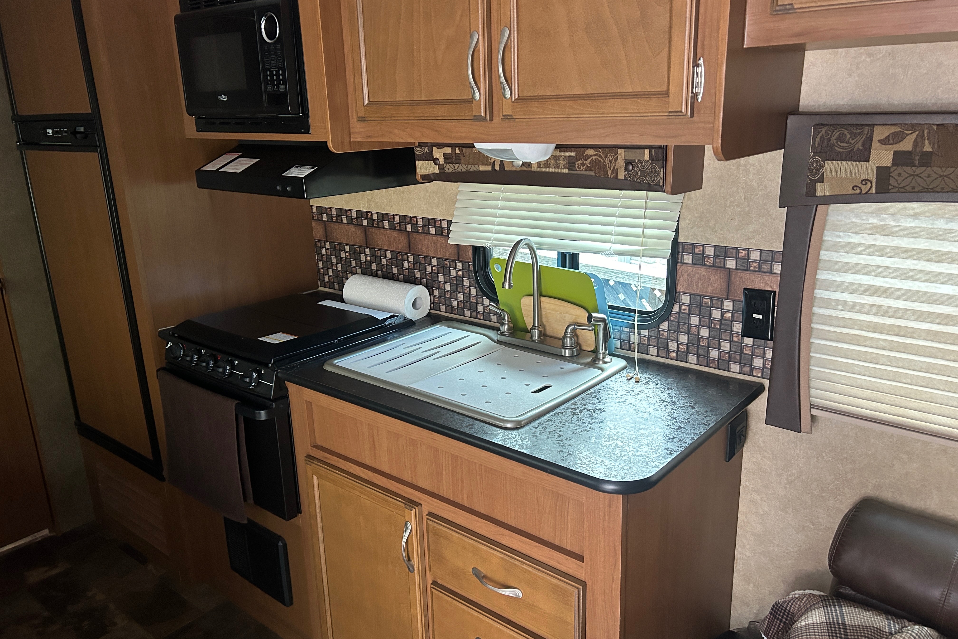 Jodi and Jerry’s Starcraft Autumn Ridge 24ft Travel Trailer