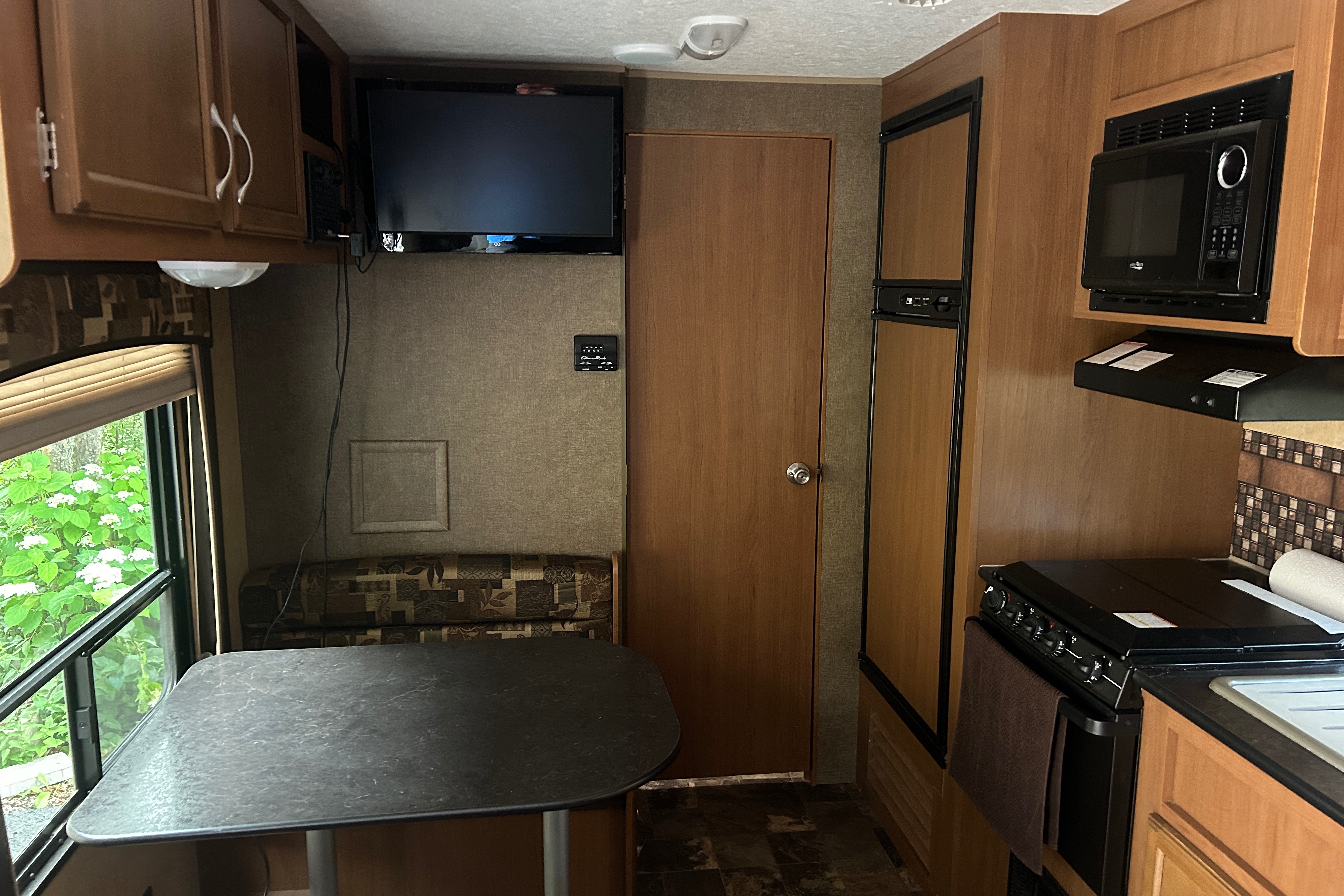 Jodi and Jerry’s Starcraft Autumn Ridge 24ft Travel Trailer
