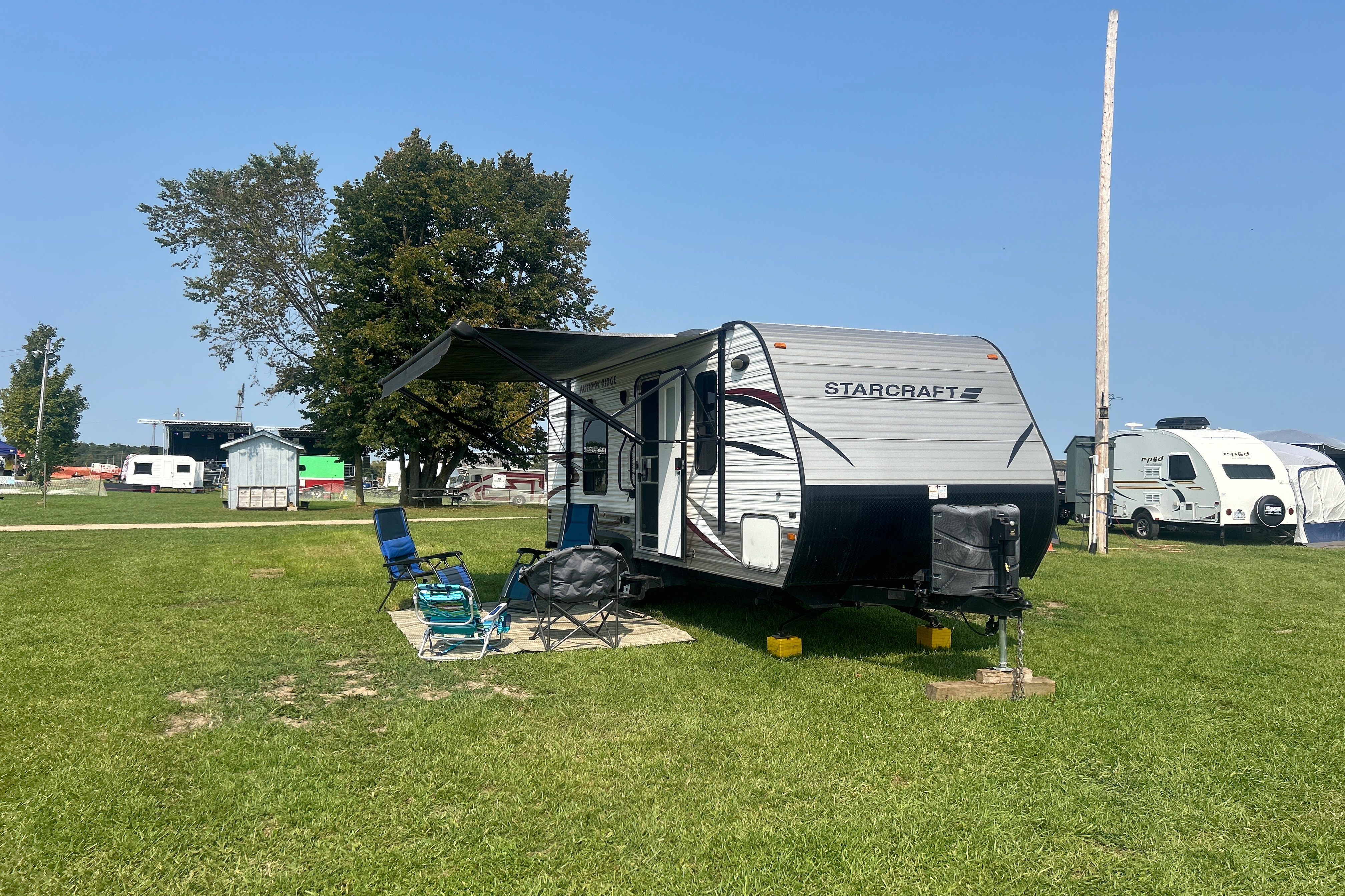 Jodi and Jerry’s Starcraft Autumn Ridge 24ft Travel Trailer