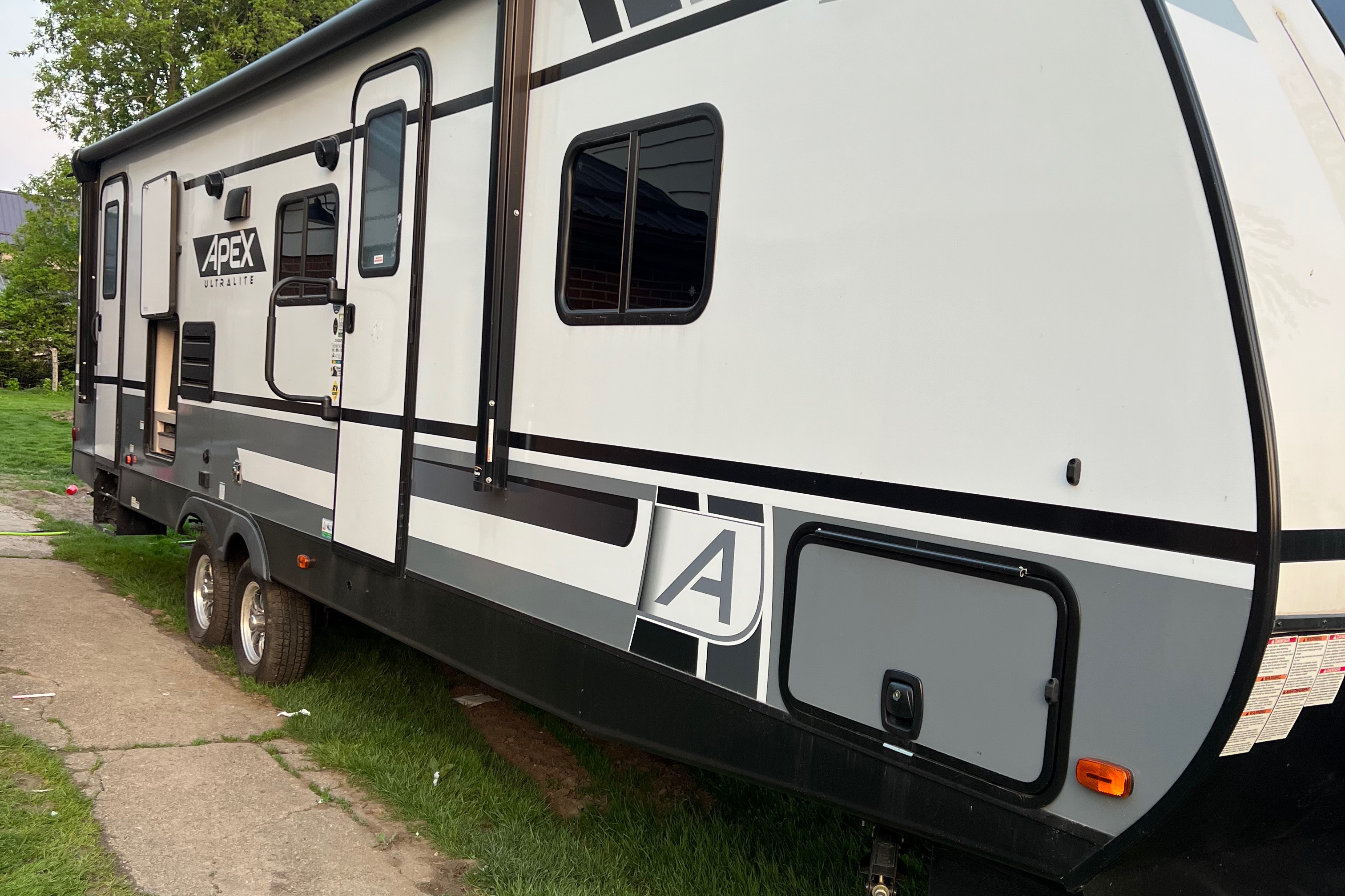 Peter's Coachman Apex 290BHS Travel Trailer
