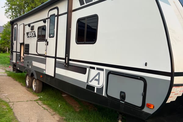 Peter's Coachman Apex 290BHS Travel Trailer