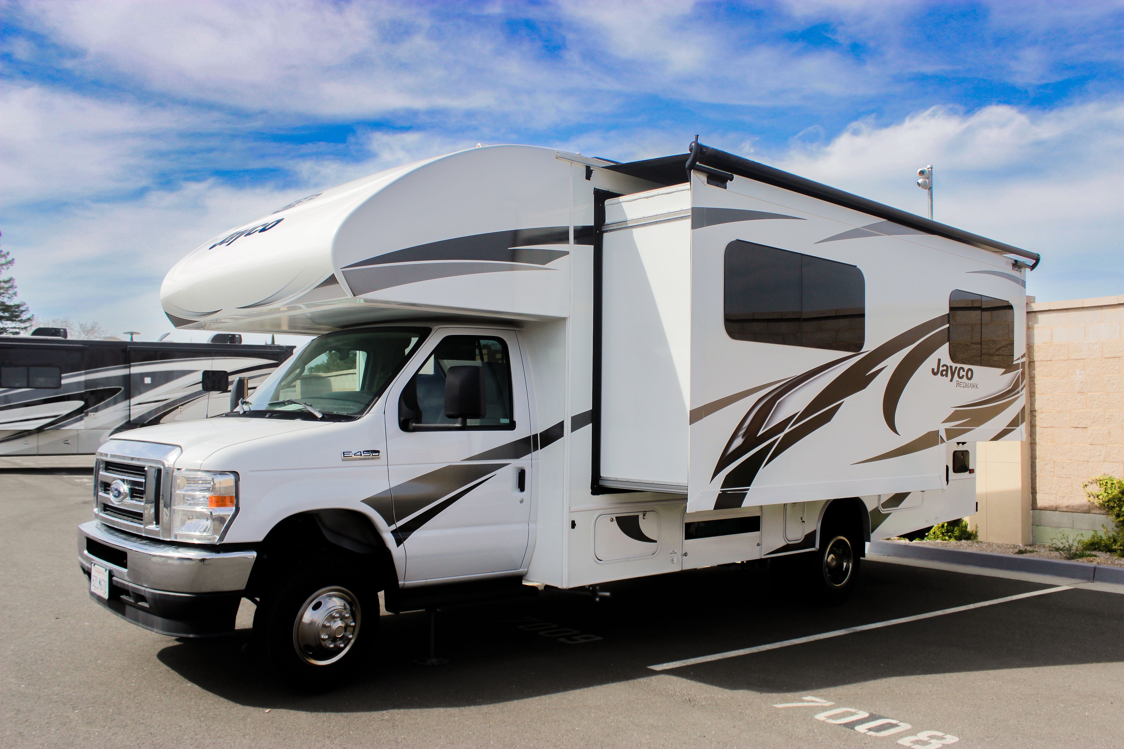 Modern Jayco Redhawk 24b- solar, sleeps 6