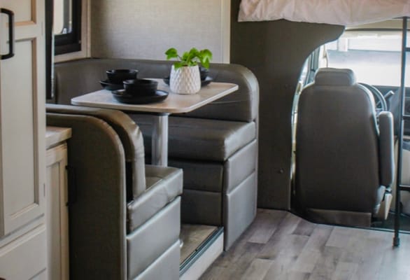 Modern Jayco Redhawk 24b- solar, sleeps 6