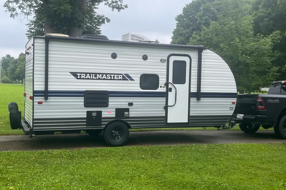 Cozy 19’ Gulf Stream – Easy Tow Weekend Escape