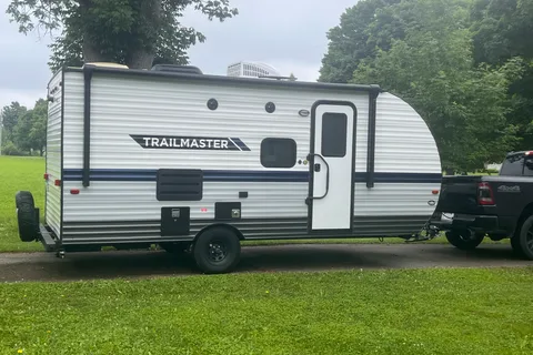 Cozy 19’ Gulf Stream – Easy Tow Weekend Escape