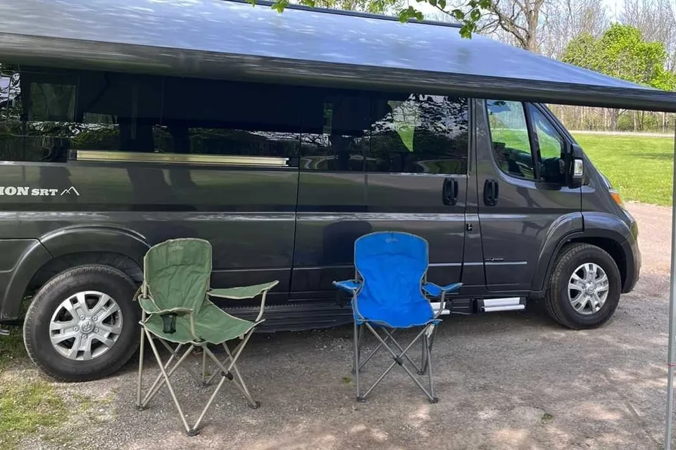John's Roadtrek Zion srt Class B