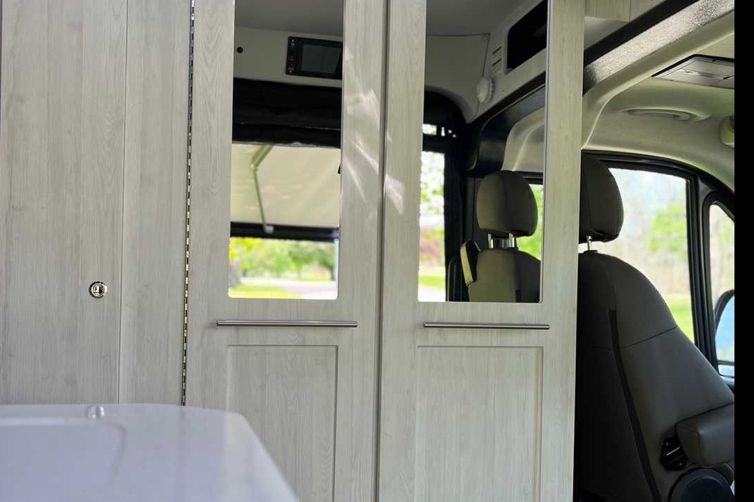John's Roadtrek Zion srt Class B