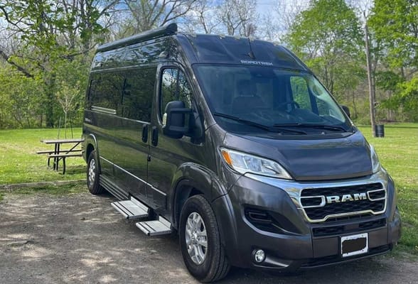 John's Roadtrek Zion srt Class B