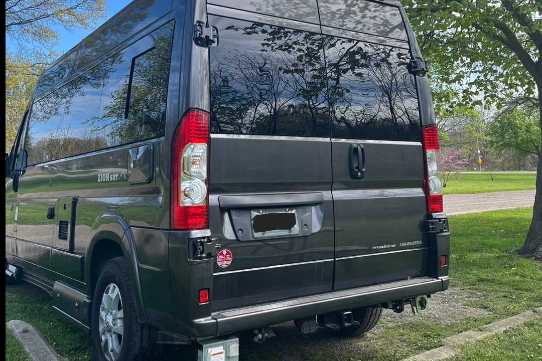 John's Roadtrek Zion srt Class B