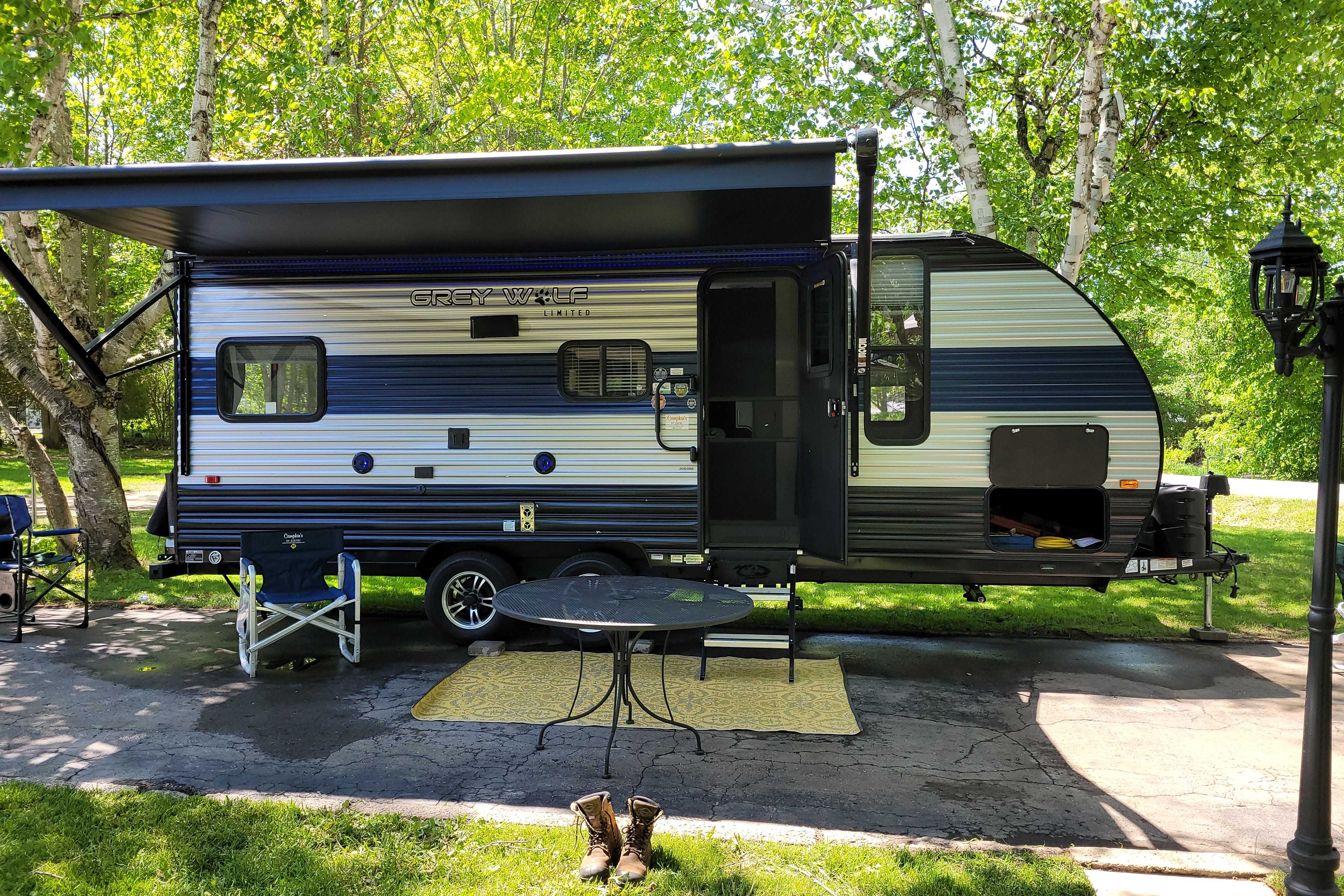 Trav's Coachmen 20rdse Travel Trailer