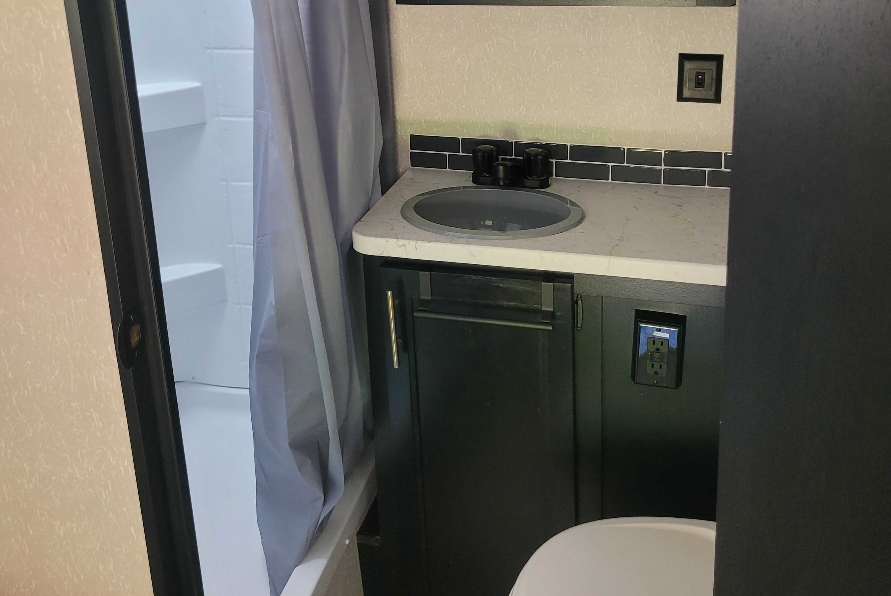 Trav's Coachmen 20rdse Travel Trailer
