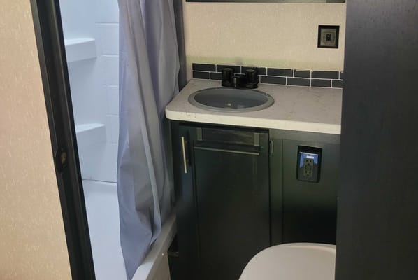 Trav's Coachmen 20rdse Travel Trailer