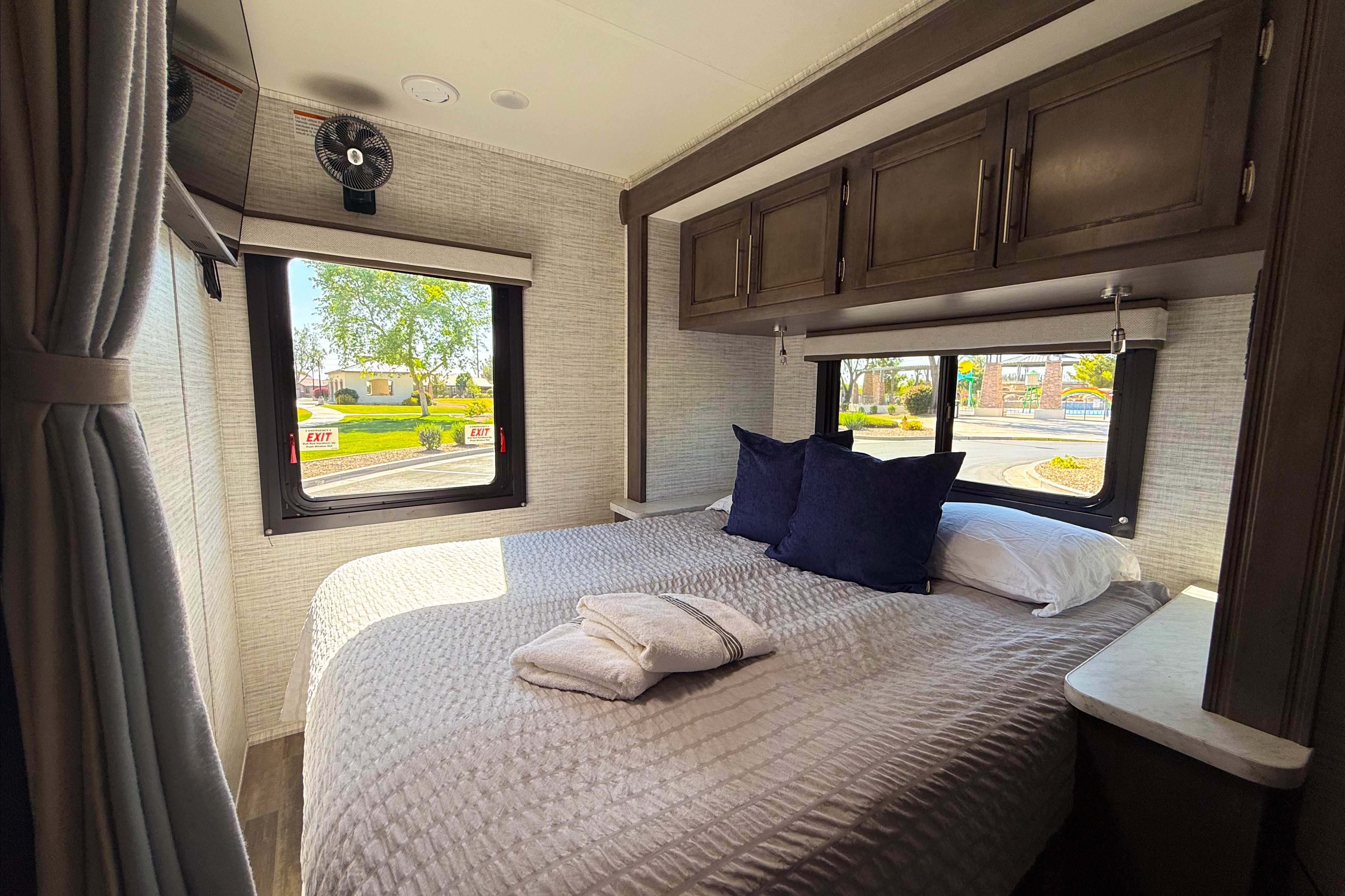 "Bell Rock" 2025 Entegra Coach Odyssey 22C Class C