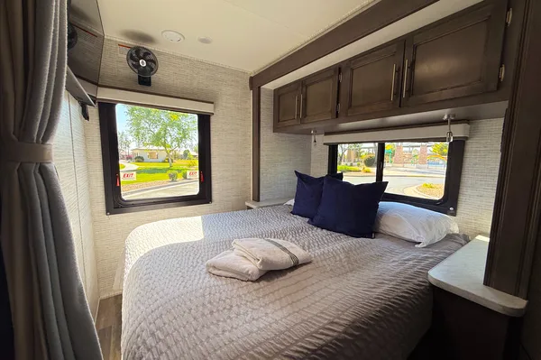 "Bell Rock" 2025 Entegra Coach Odyssey 22C Class C