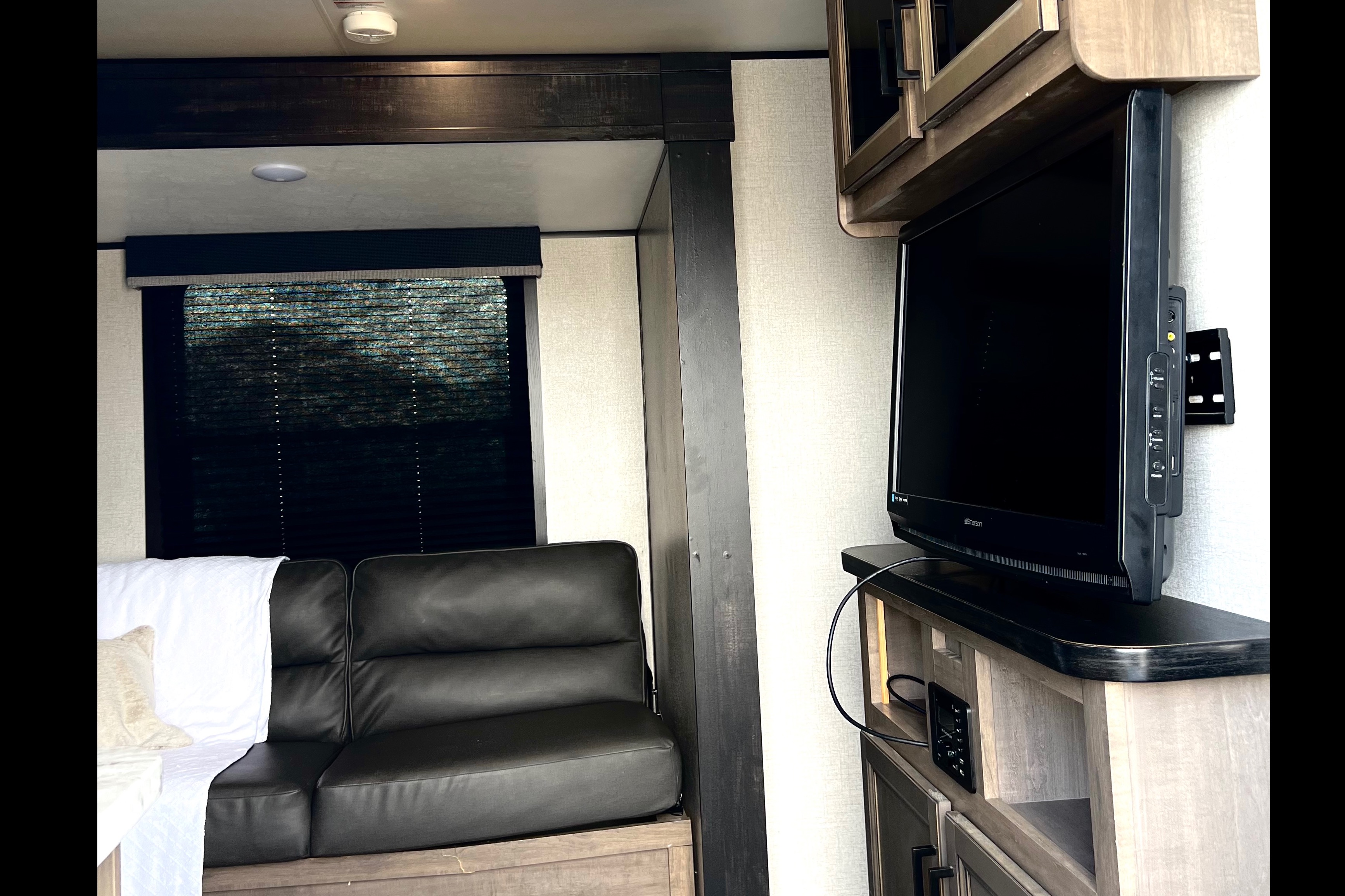 Dream Starcraft 26BHS Travel Trailer