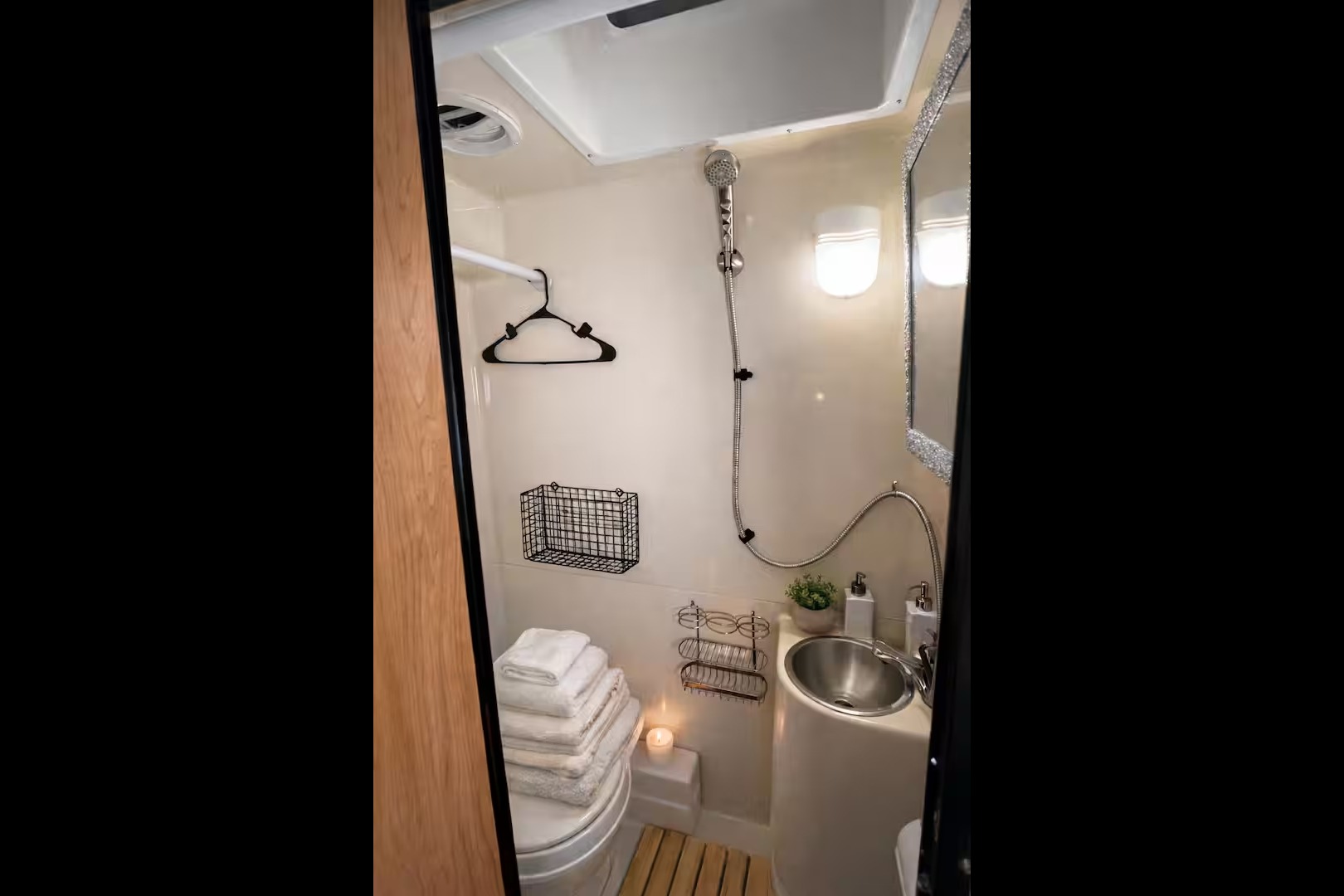 Meet “Wander” – Easy, Clean, Renovated 19' RV for New Travelers