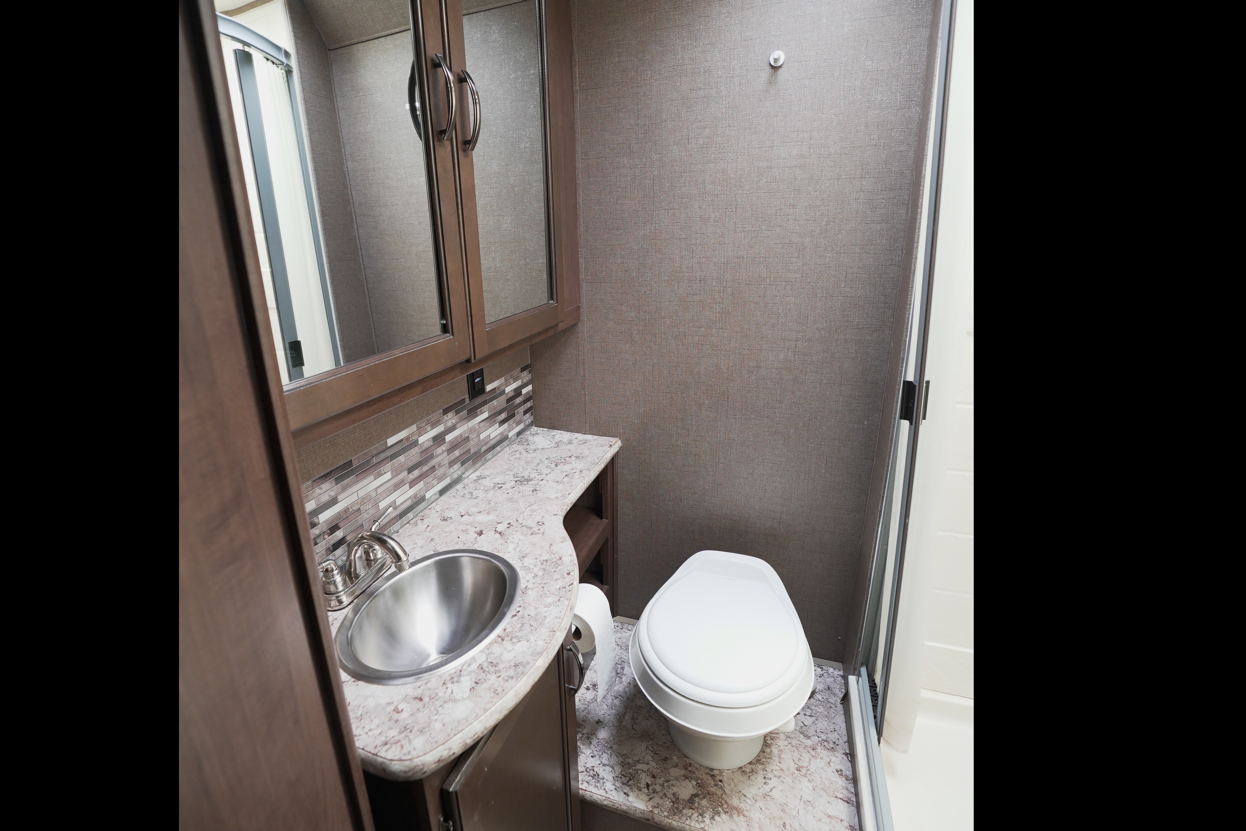 C11 Thor Luxury*NEW STARLINK WiFi-10 Sleeper-Bunks-2SlideOuts-Private Suite