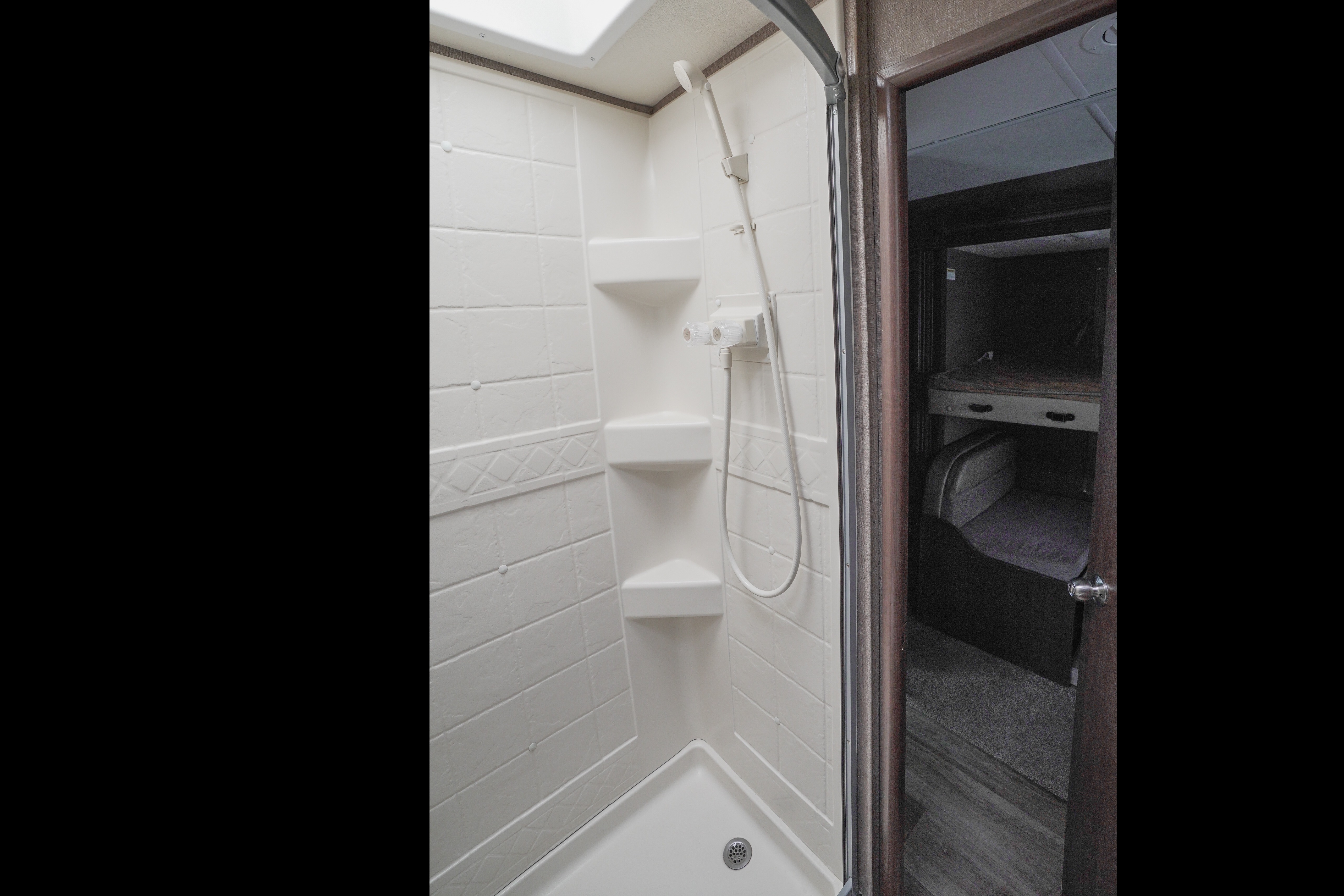 C11 Thor Luxury*NEW STARLINK WiFi-10 Sleeper-Bunks-2SlideOuts-Private Suite
