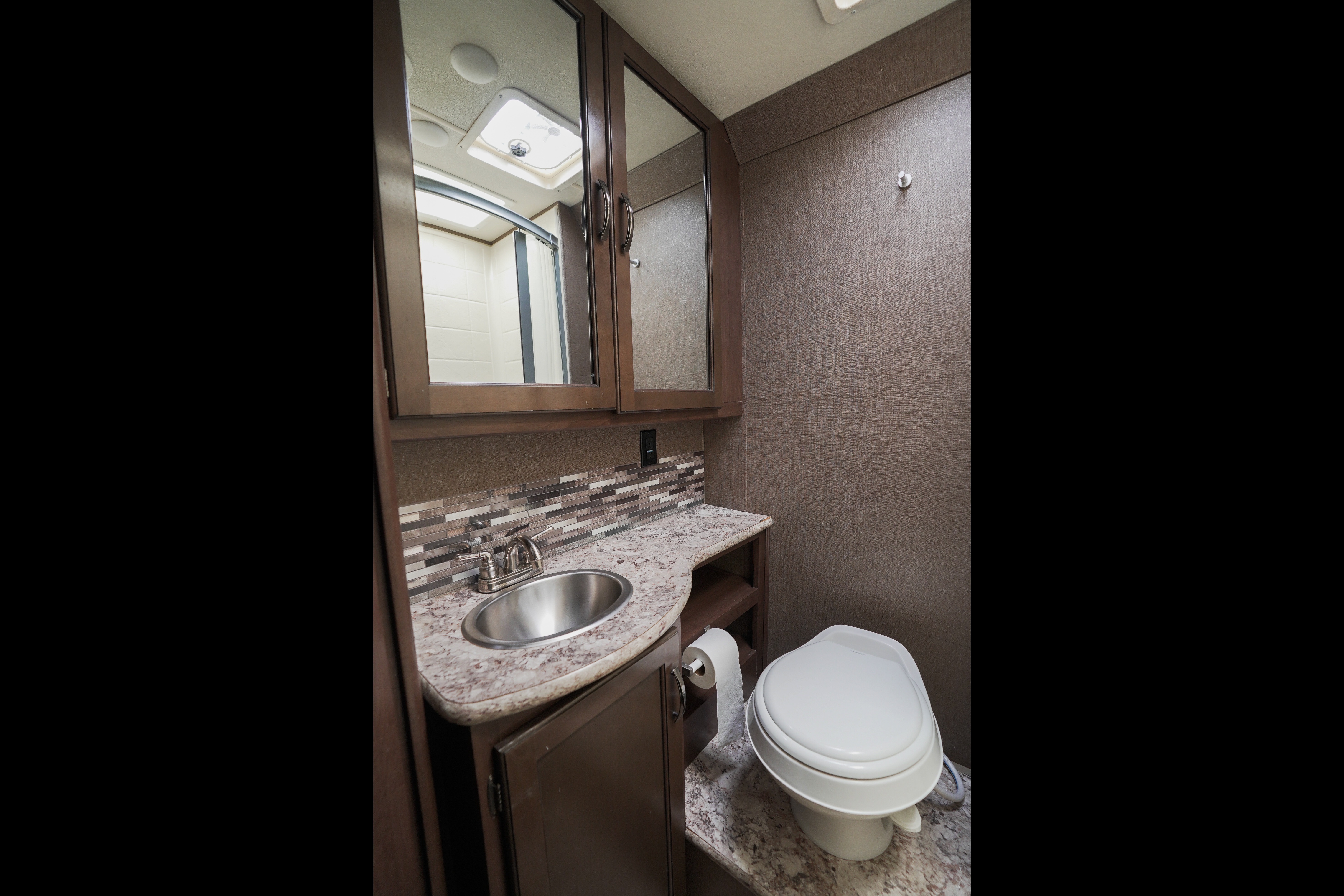 C11 Thor Luxury*NEW STARLINK WiFi-10 Sleeper-Bunks-2SlideOuts-Private Suite