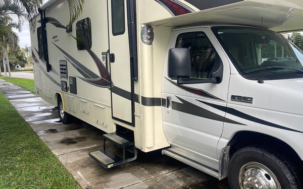 Alexander's Jayco Redhawks 29XK 2017 Class C