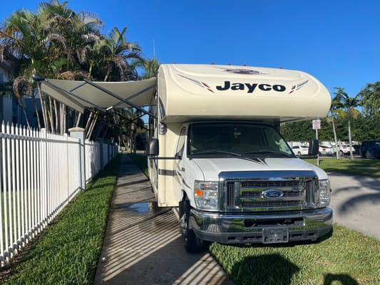Alexander's Jayco Redhawks 29XK 2017 Class C