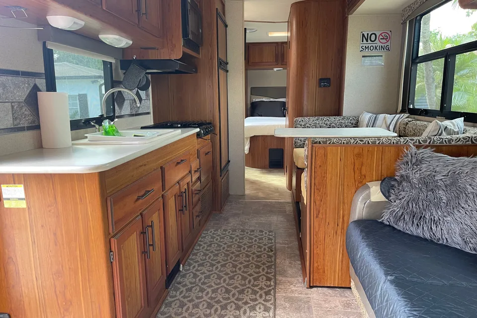 Alexander's Jayco Redhawks 29XK 2017 Class C