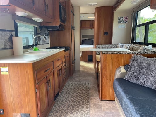 Alexander's Jayco Redhawks 29XK 2017 Class C