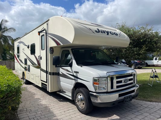 Alexander's Jayco Redhawks 29XK 2017 Class C