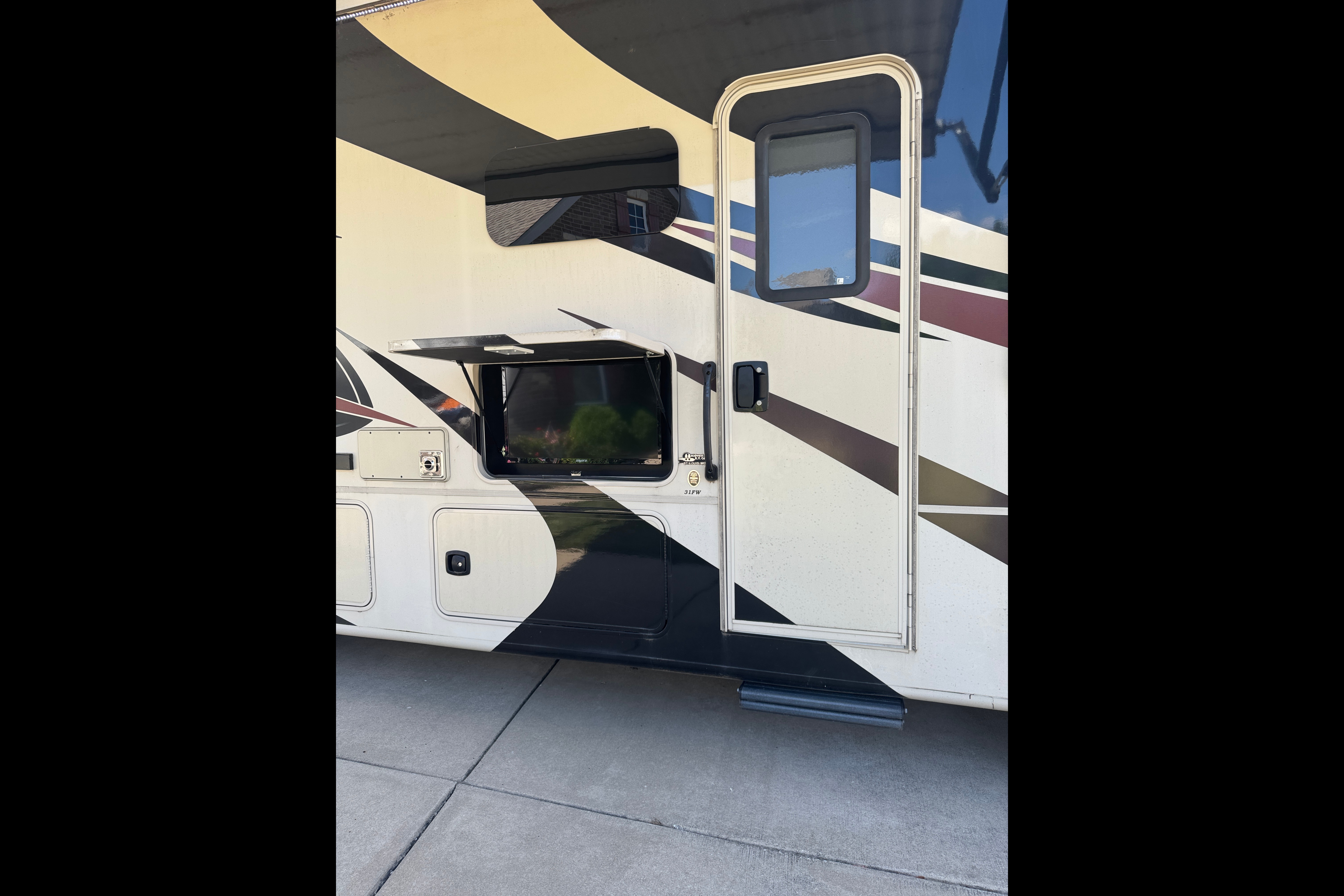 The Forest Park Cruiser - Luxury RV Experience