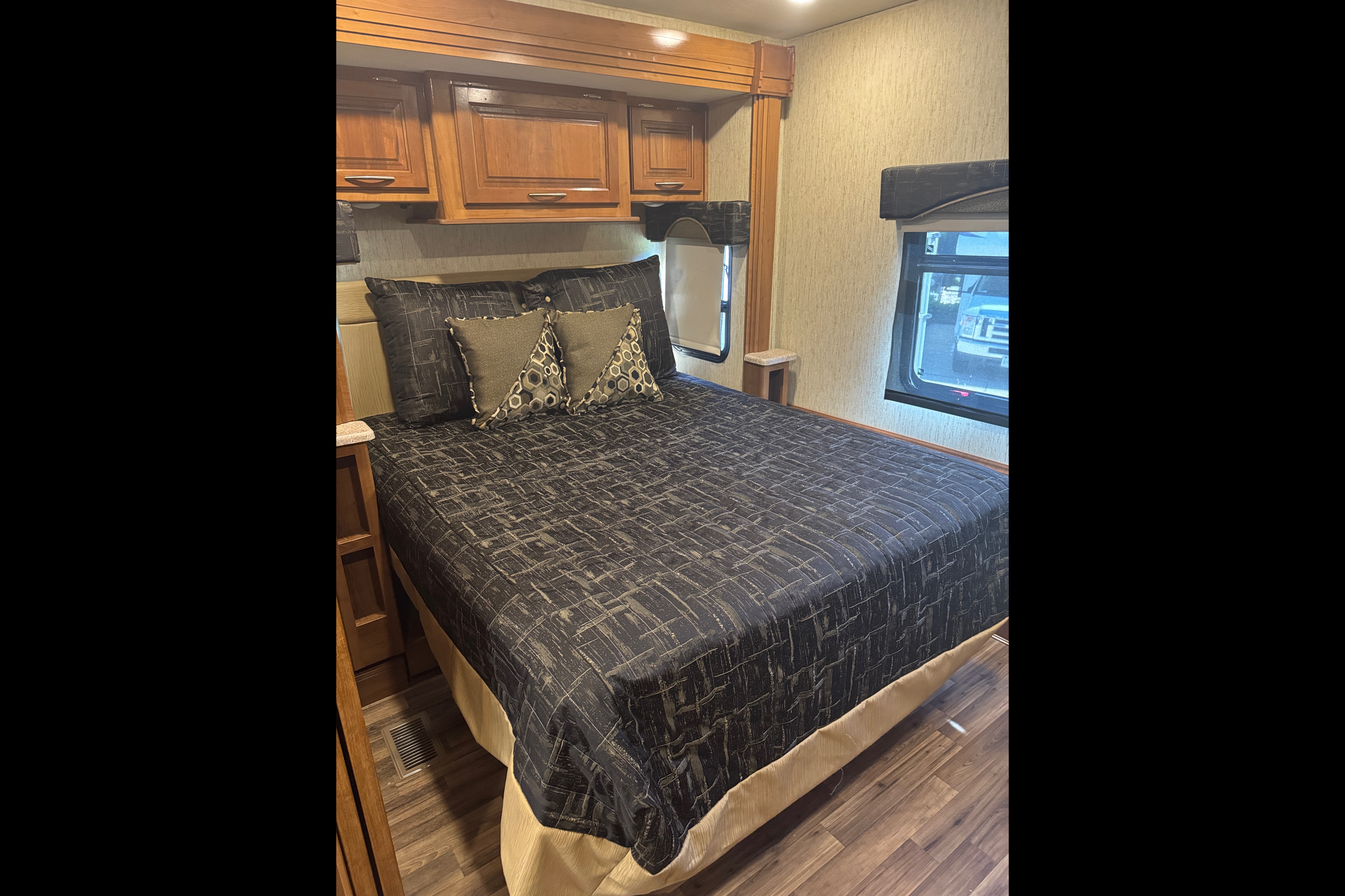 The Forest Park Cruiser - Luxury RV Experience