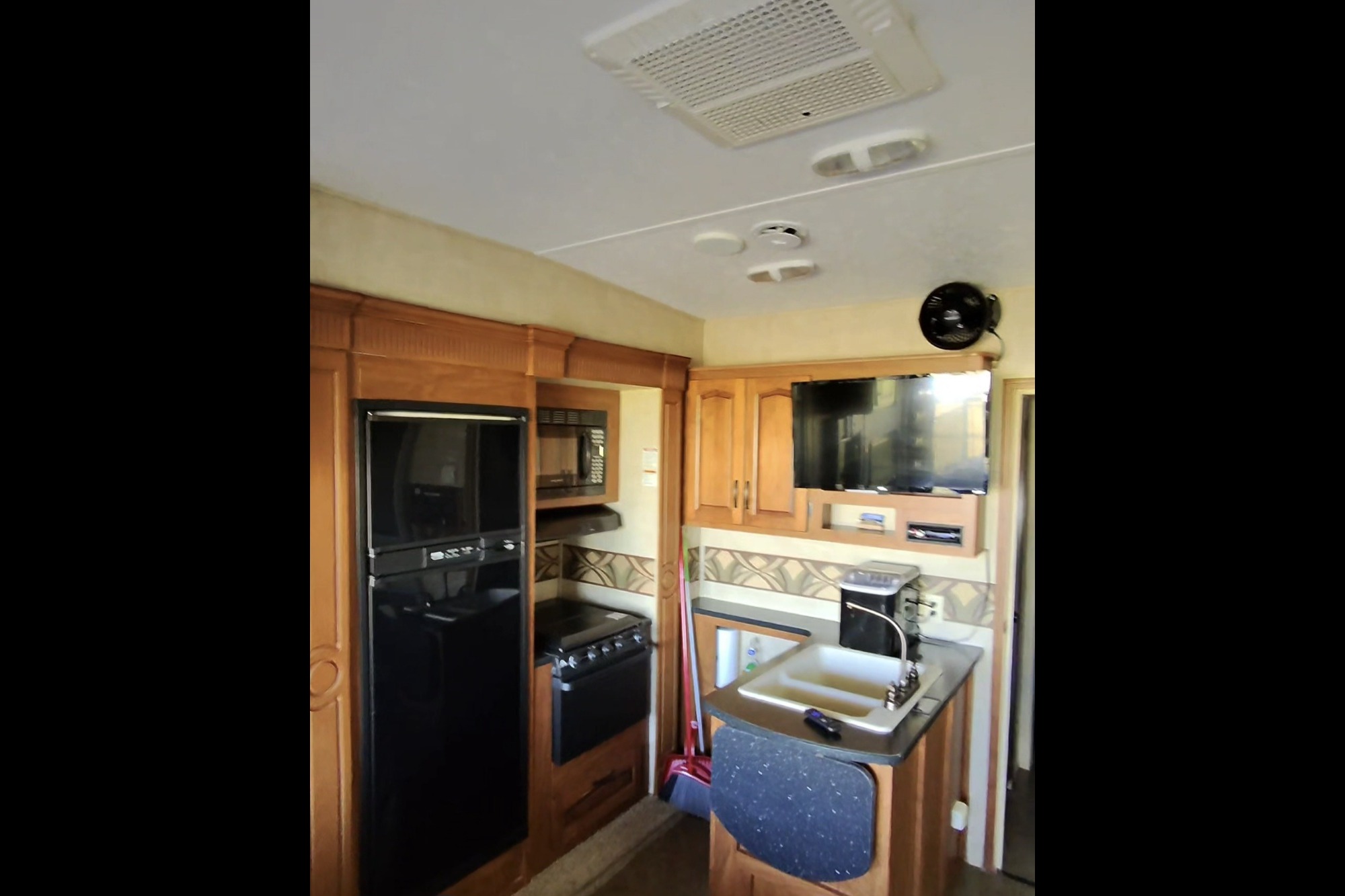 Optional HOT TUB on board, ALL 5 Star Reviews!