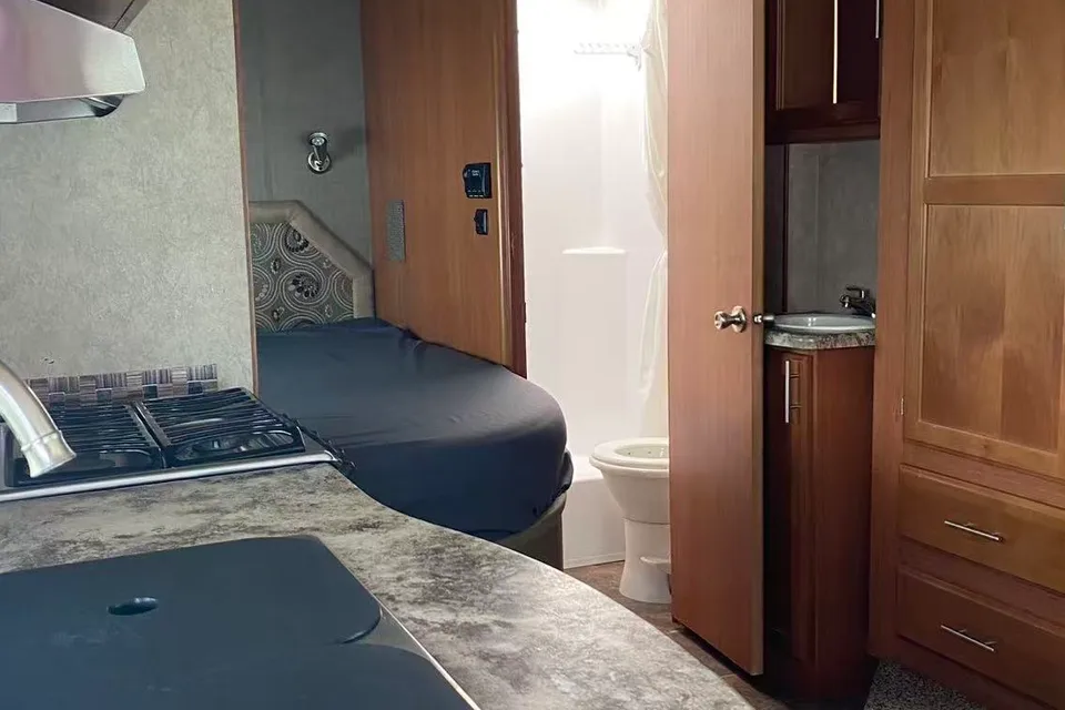 Fleet #C10 Class C with Dinette Slideout – Spacious Comfort for Families (Sleeps 4 Adults + 2 Kids)